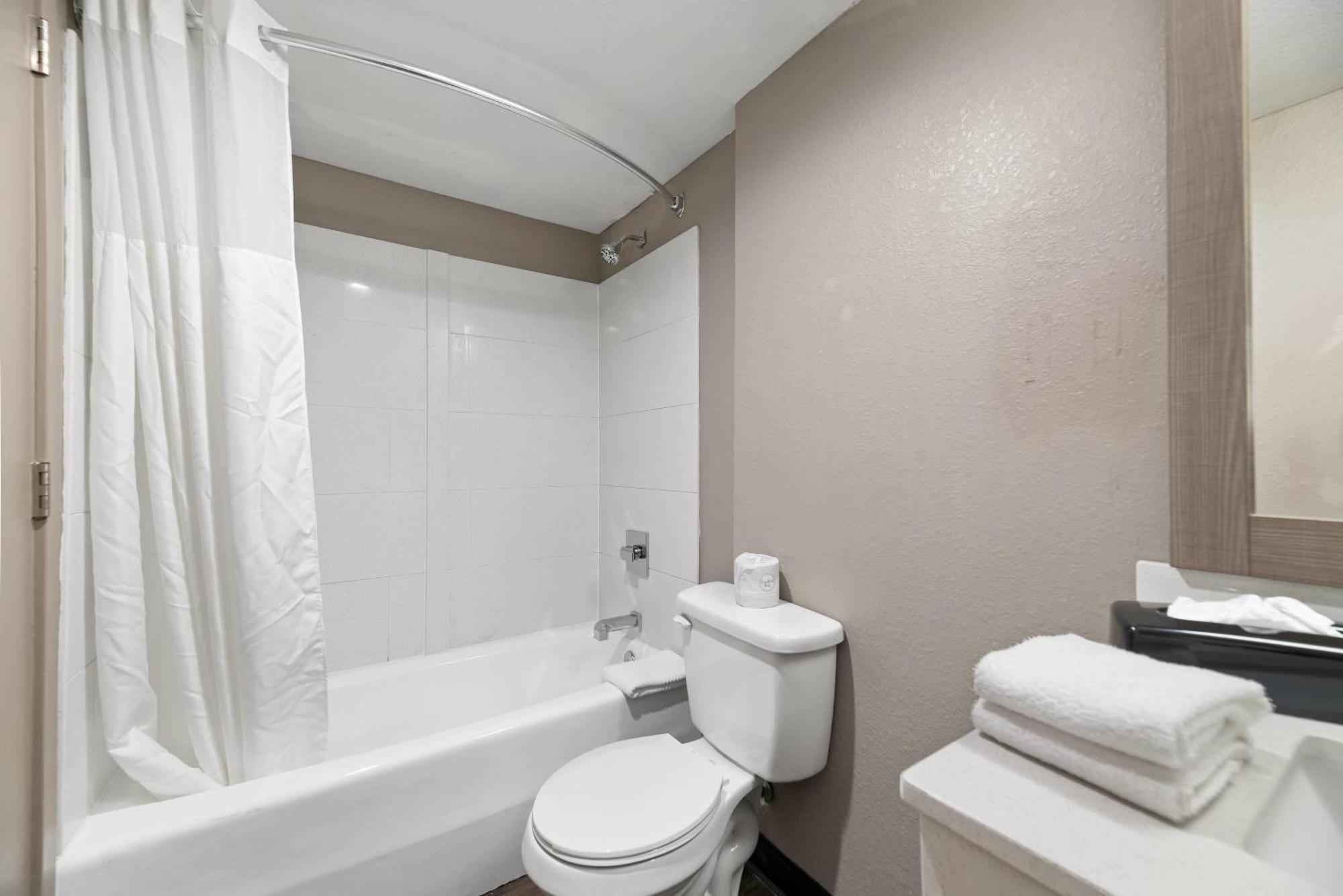 Quality Suites Wildwood - The Villages Exterior photo